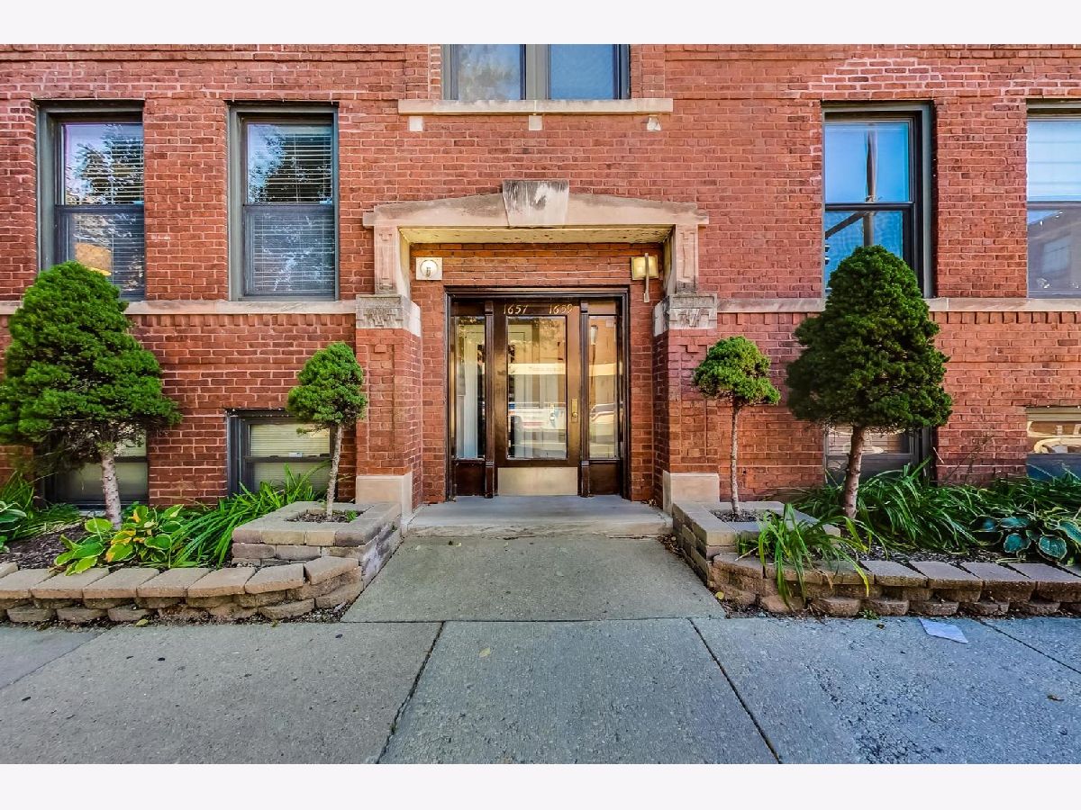 Condominiums Sold Sonoma On Addison Chicago Illinois, 1659 Addison