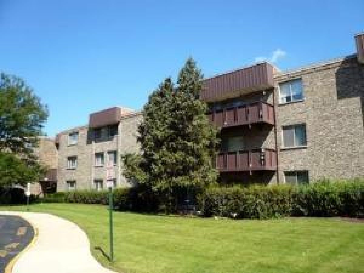 Condominiums Rented Brookwood Rolling Meadows Illinois, 2650 Brookwood Way