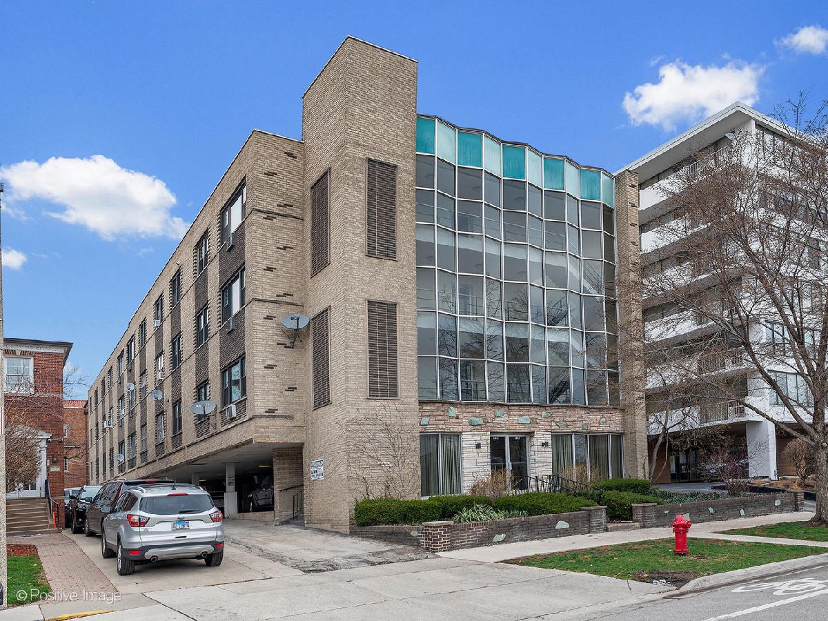 Condominiums Sold Adams Corner Oak Park Illinois, 938 North