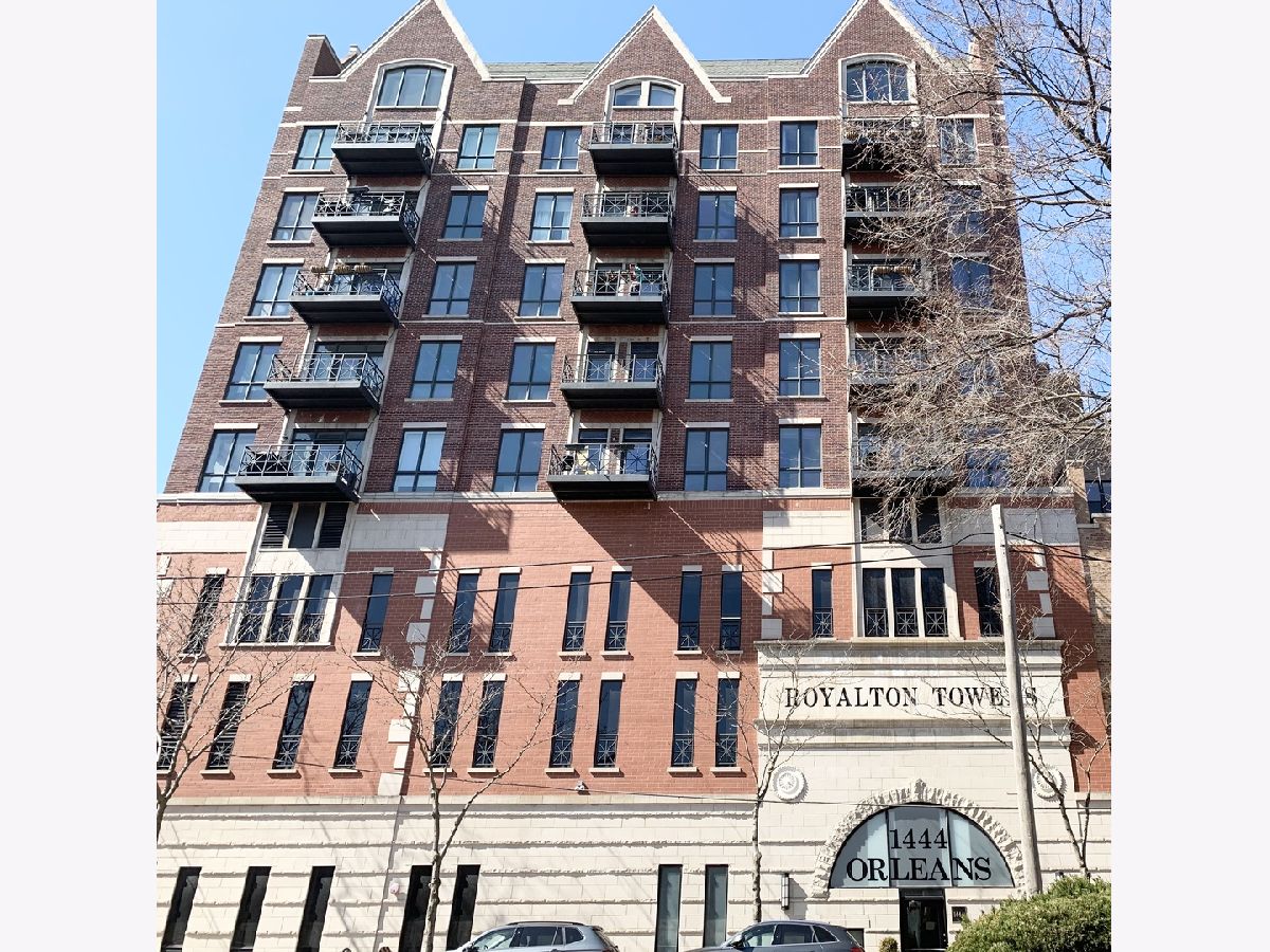 Condominiums Rented Royalton Towers Chicago Illinois, 1444 Orleans