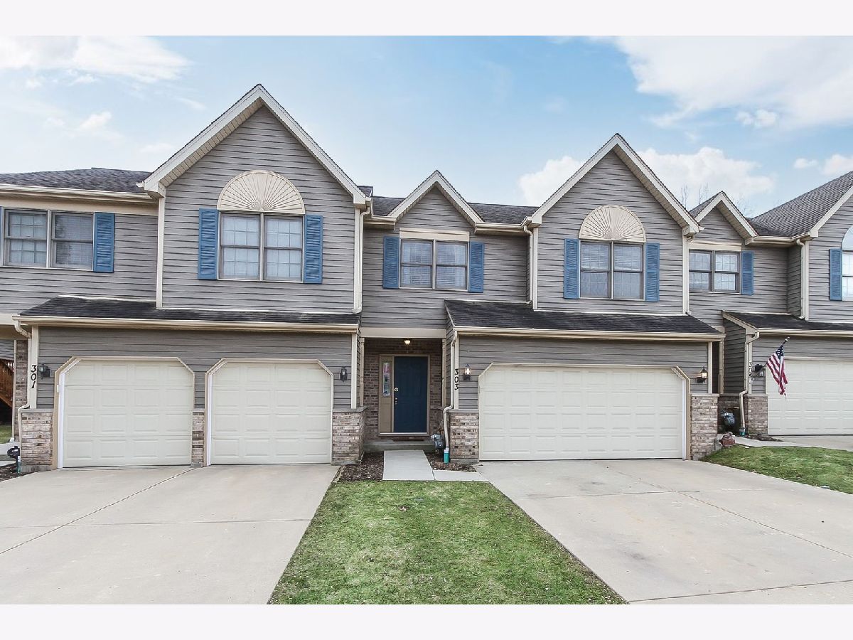 Townhomes Sold River Bluff Carpentersville Illinois, 303 River Bluff