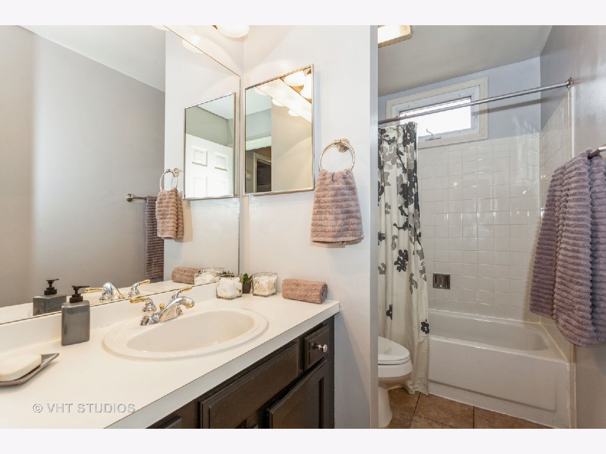 Homes Sold Hunters Run Aurora Illinois, 2390 Dogwood