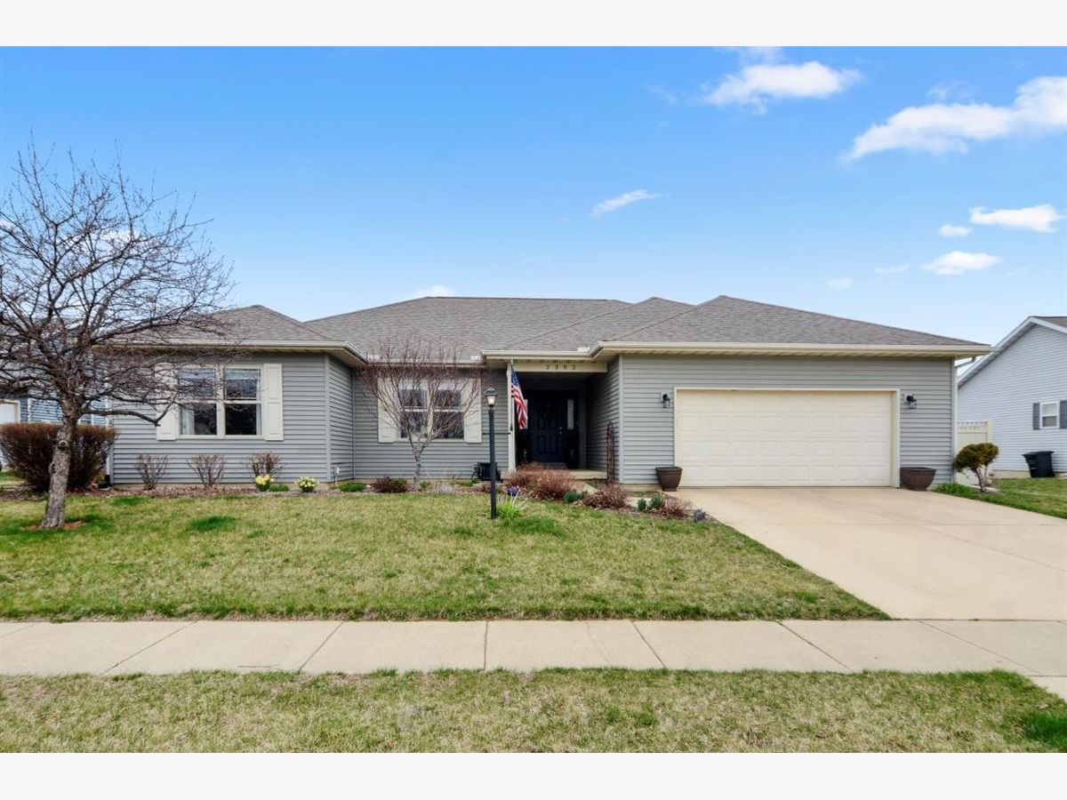 Homes & Condos & Townhomes Sold Ridge Creek Mahomet Illinois, 2302 Slade