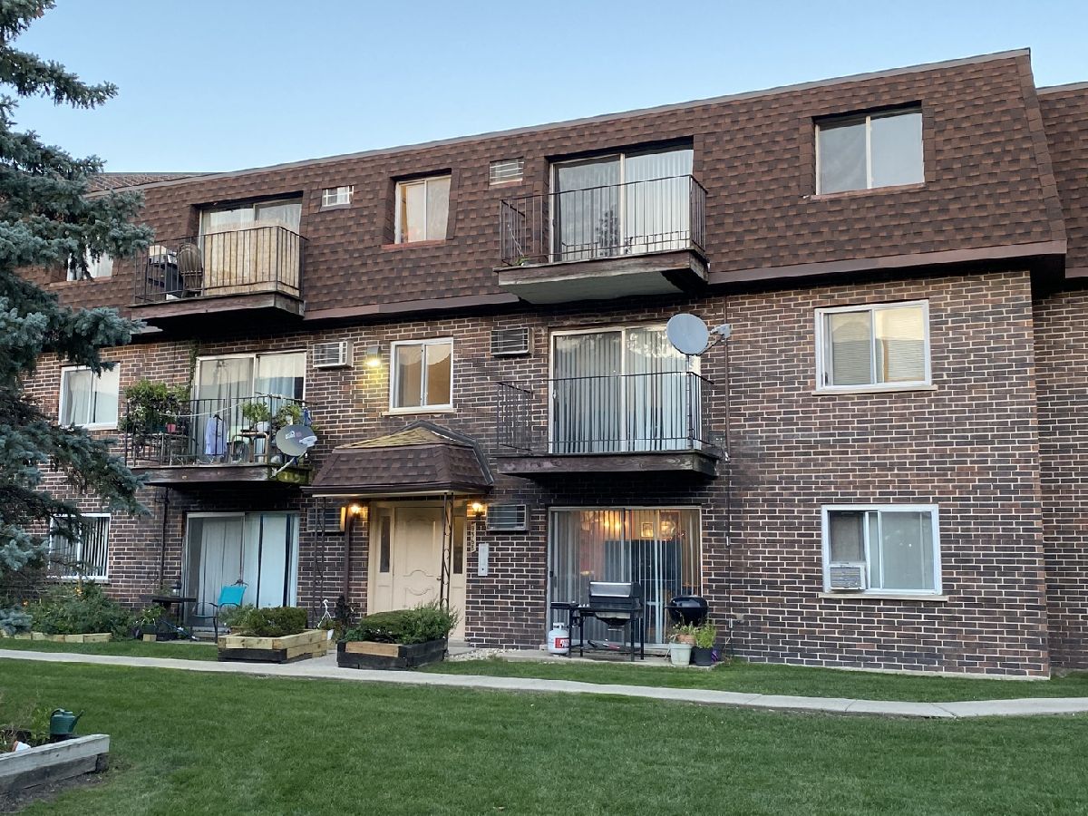 Condominiums Sold Honey Bee Oaks Des Plaines Illinois, 9368 Golf