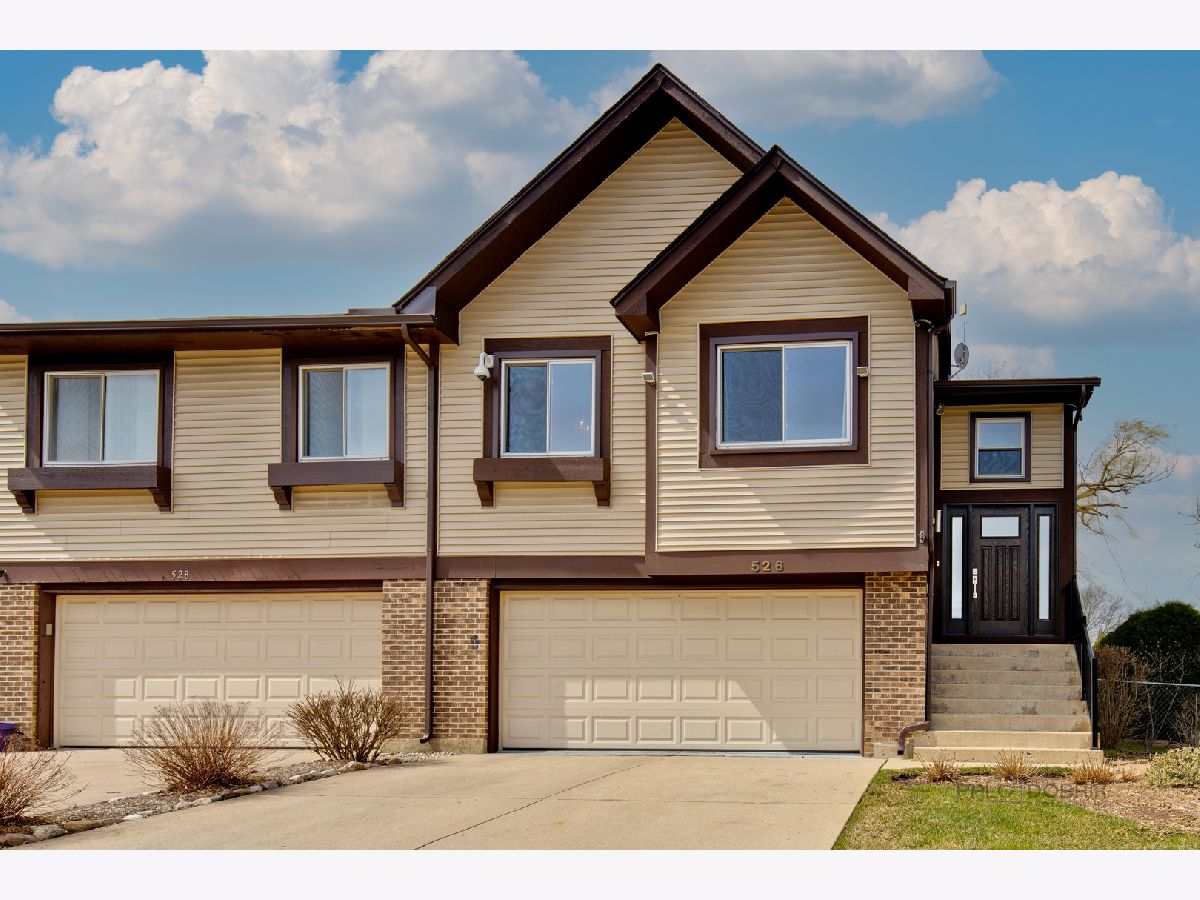 Townhomes Sold Malibu Wheeling Illinois, 526 Commanche