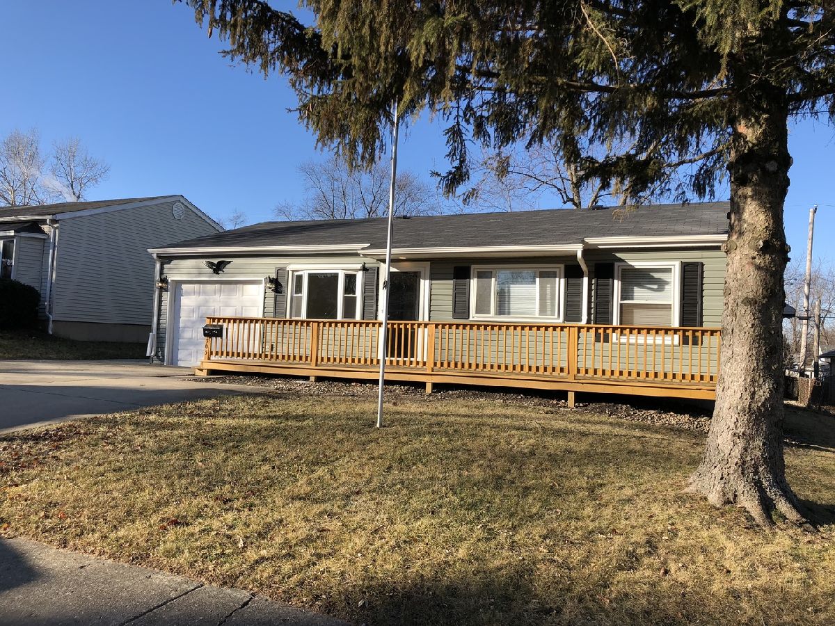 Homes & Condos & Townhomes Rented Bonnie Brae Lockport Illinois, 305 Macgregor
