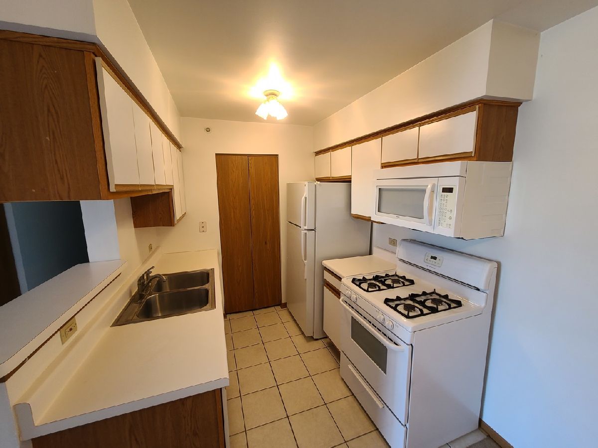 Condominiums Rented Elm Lane Condos Woodstock Illinois, 727 Elm