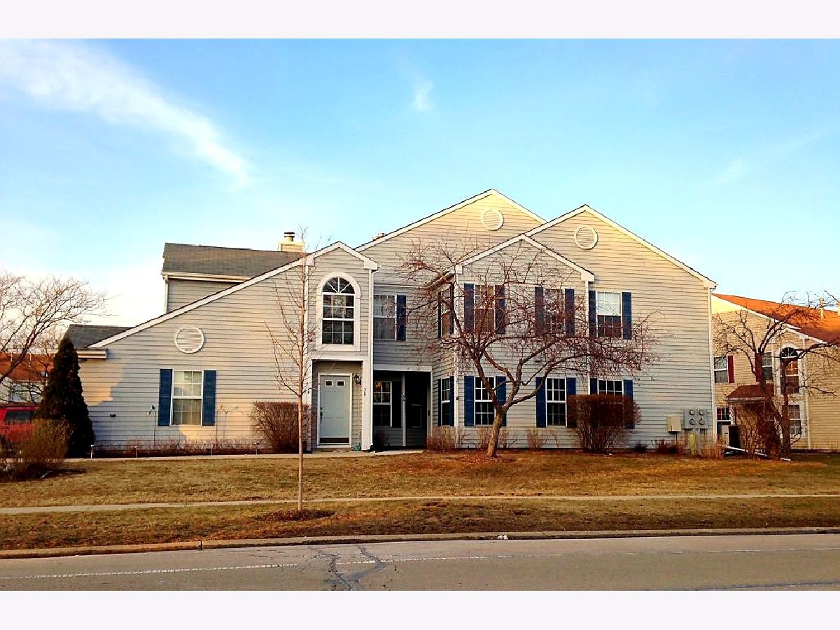 Manors Of Oak Knoll Streamwood IL, Townhomes & Condos & Homes For Sale