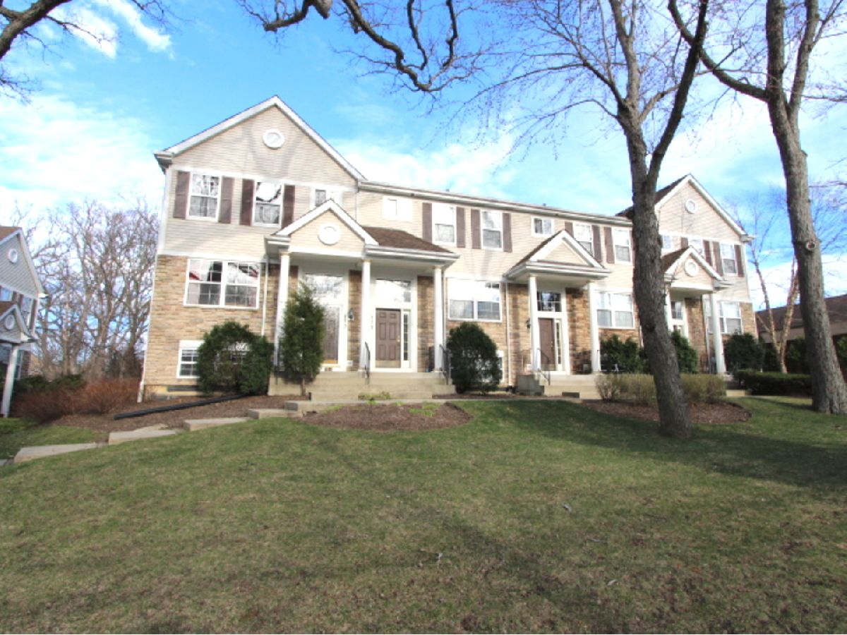 Townhomes Rented Forest Glen Palatine Illinois, 775 Misty