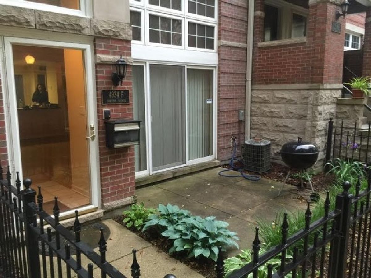 Homes & Townhomes Rented Cornell Square Chicago Illinois, 4934 Cornell