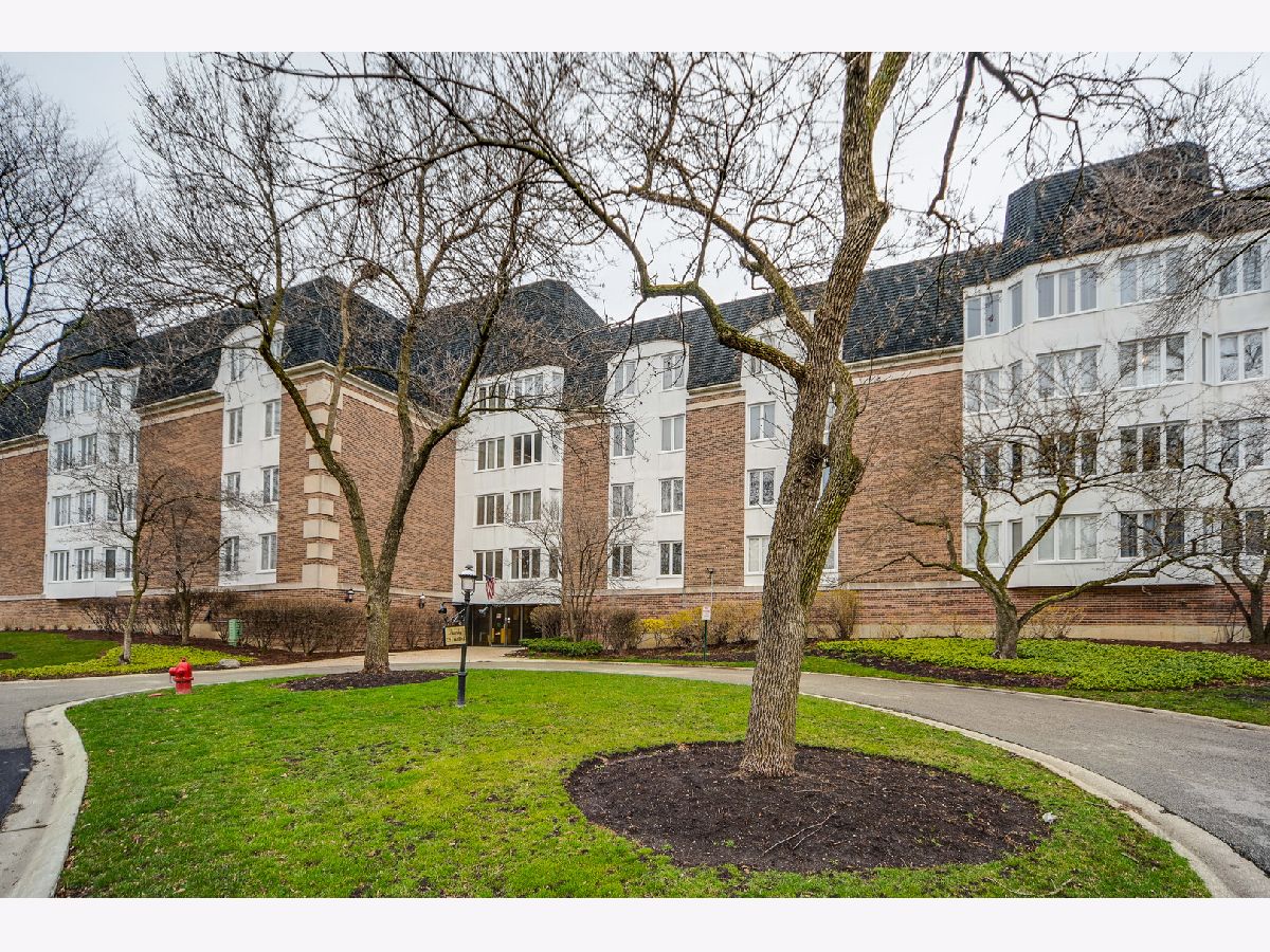 Cambridge On The Lake Buffalo Grove IL, Condominiums For Sale & For