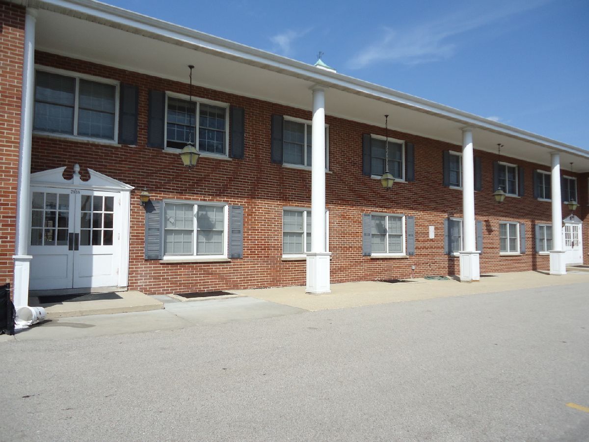Condominiums Rented Cambridge Court Northbrook Illinois, 2818 Dundee