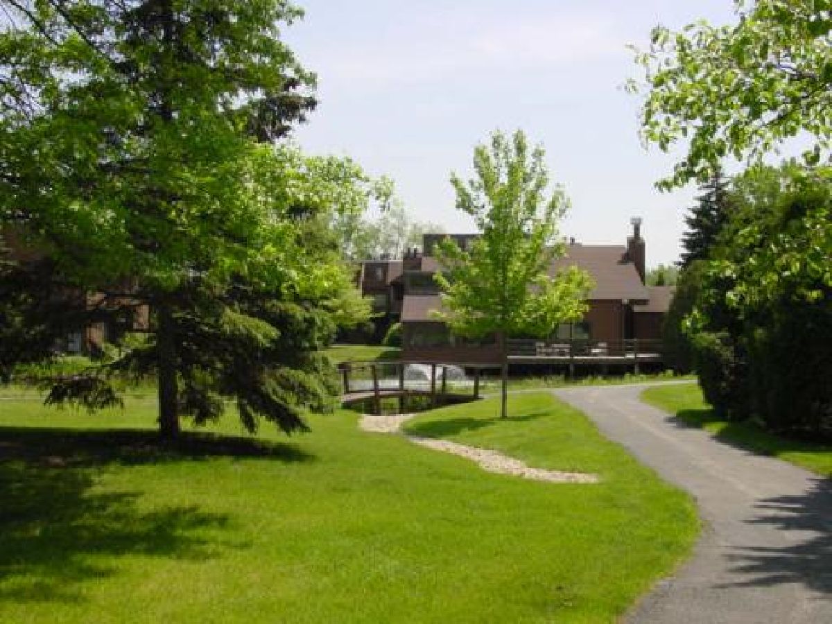 Condos & Townhomes Rented Strawberry Condos North Chicago Illinois, 3325 Beacon