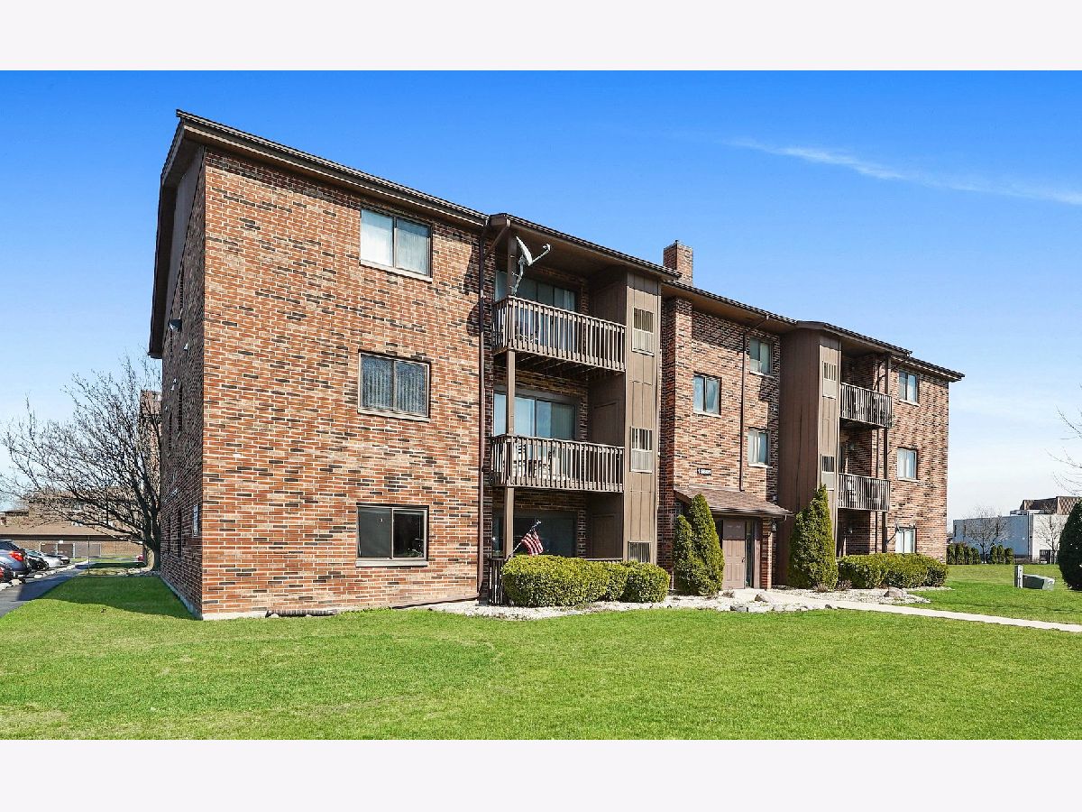 Condominiums Sold Shibui Oak Forest Illinois, 15801 Peggy