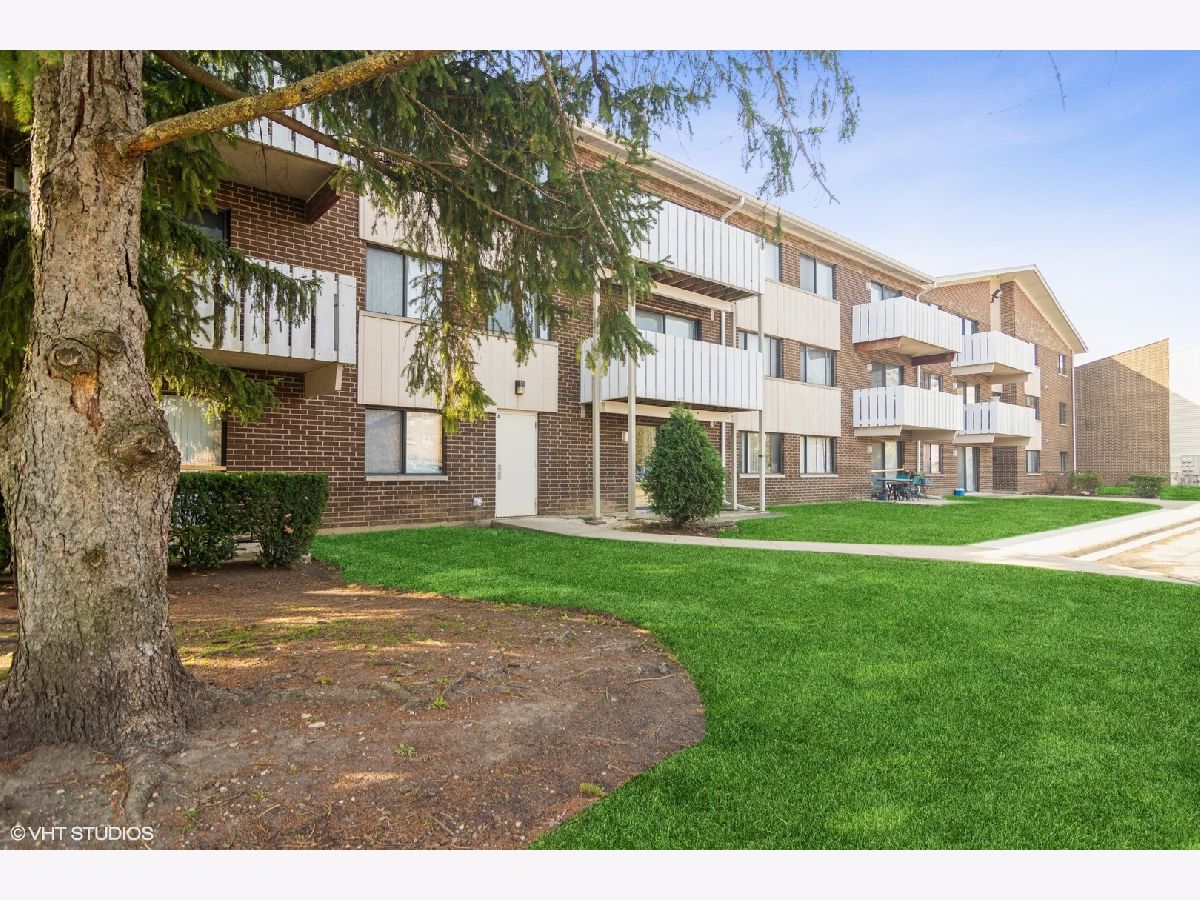 Condos & Townhomes Rented Runaway Bay Palatine Illinois, 3000 Bayside