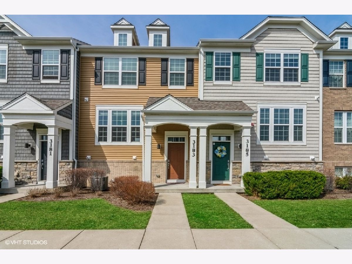 Townhomes & Homes Rented Regency At The Glen Glenview Illinois, 3183 Coral