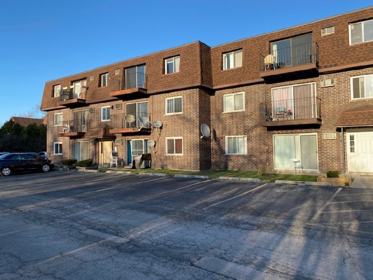 Condominiums Rented Honey Bee Oaks Des Plaines Illinois