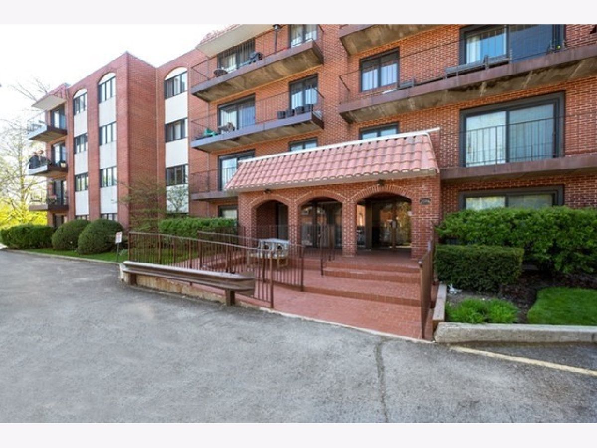 Condominiums Rented Spanish Courts Highland Park Illinois, 2086 Saint Johns