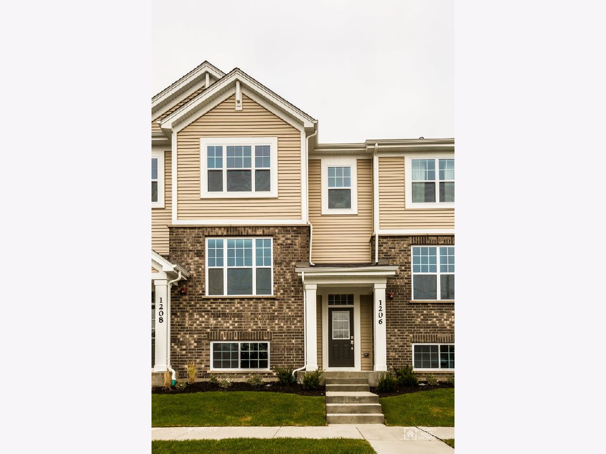 Townhomes Rented Park Ridge Reserve Park Ridge Illinois, 1206 Elm
