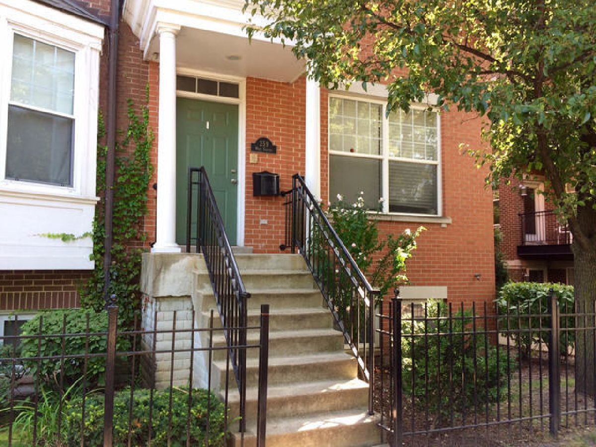 Townhomes & Condos & Homes Rented Old Town Square Chicago Illinois, 259 Goethe