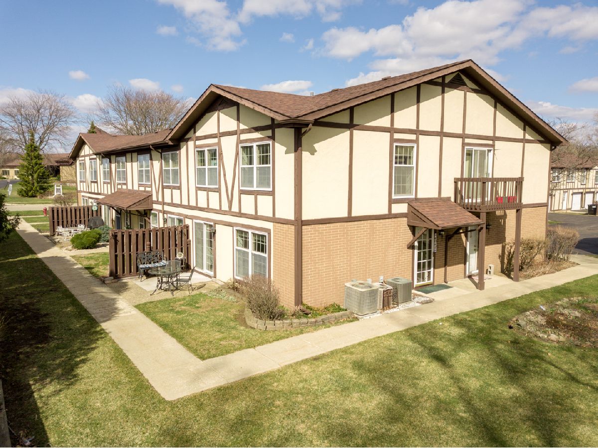 Condominiums Sold Creekside At St. Johns Woodstock Illinois, 404 St. Johns