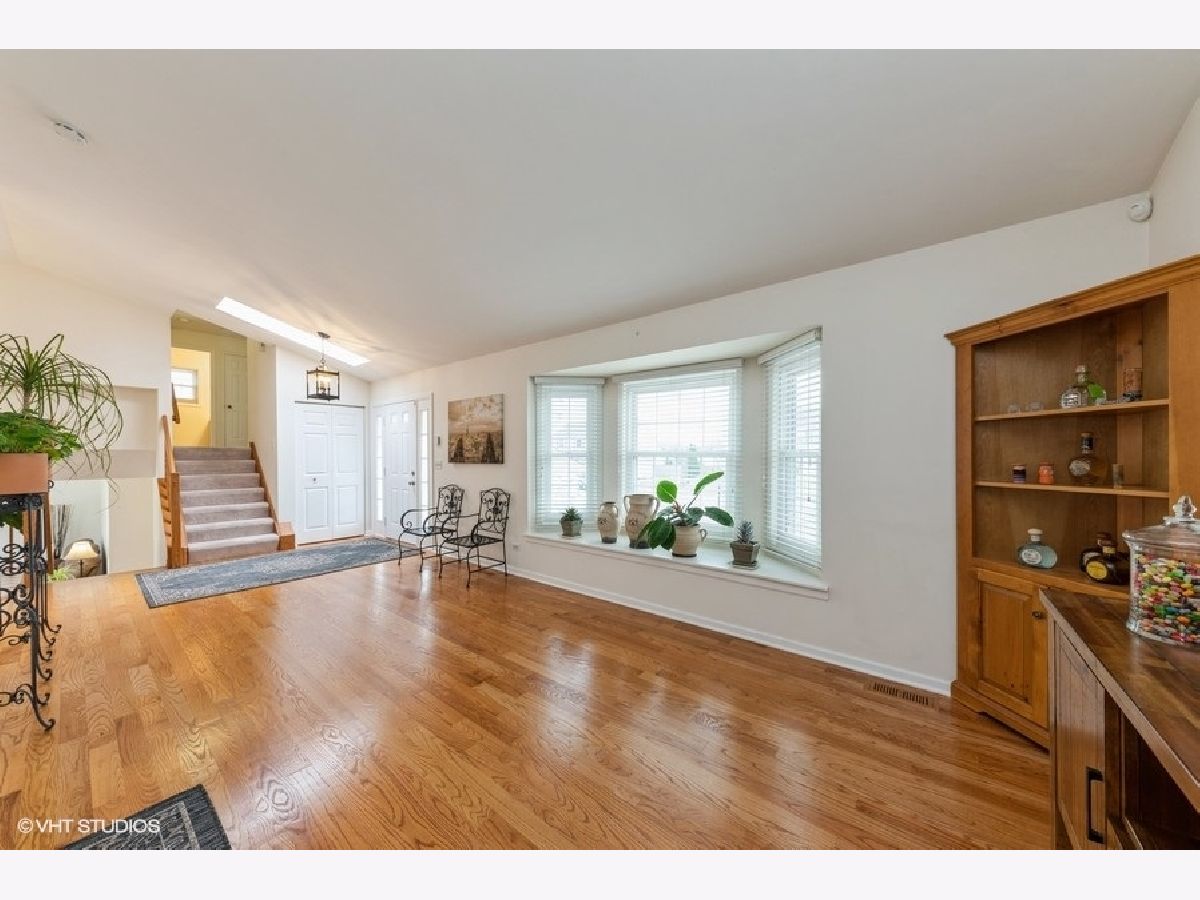Homes Sold Surrey Meadows Streamwood Illinois, 16 Larkspur