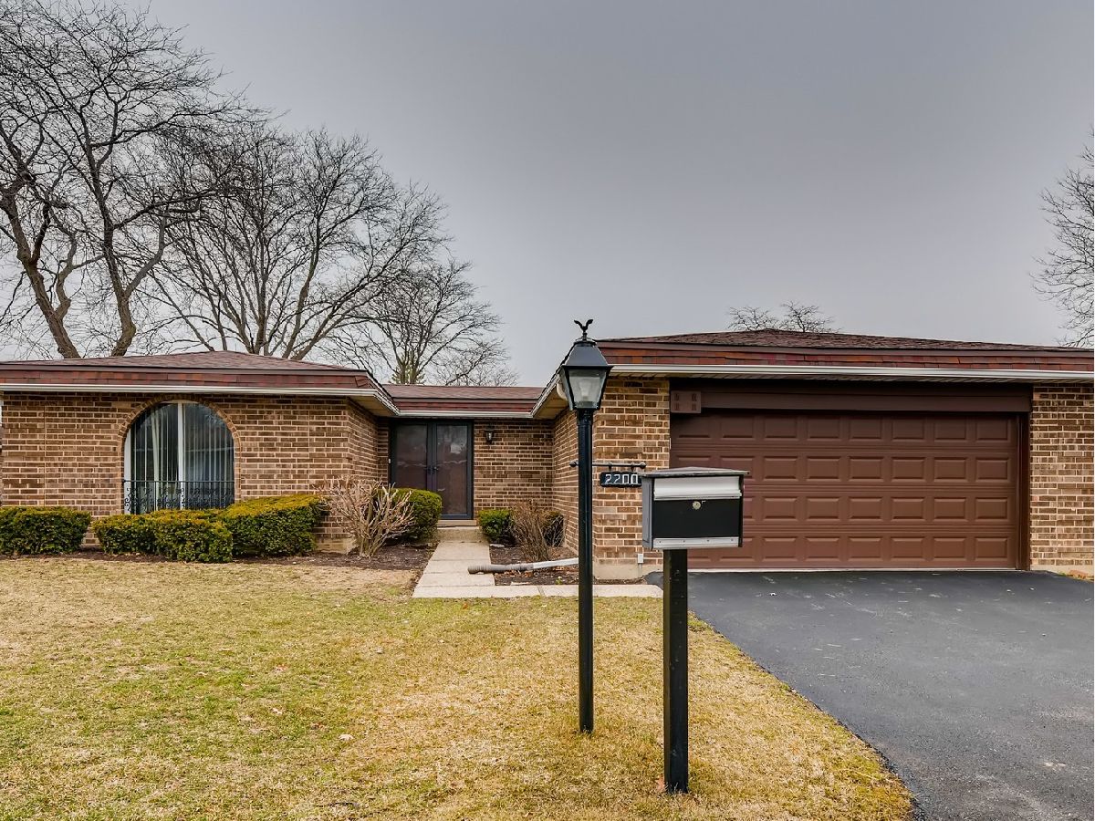 Condos & Townhomes & Homes Sold Villas Salceda Northbrook Illinois, 2200 Vista