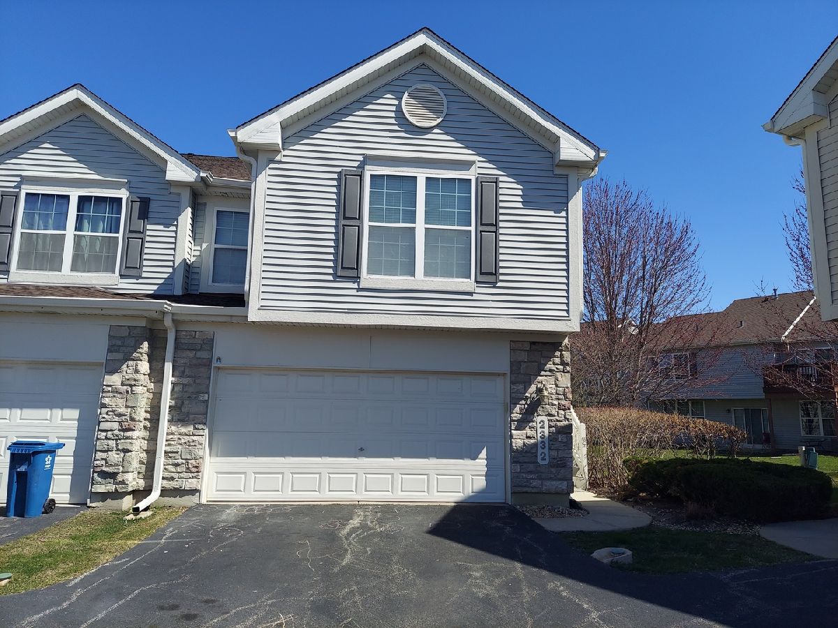 Townhomes & Homes Rented Georgetown Commons Aurora Illinois, 2332 Georgetown