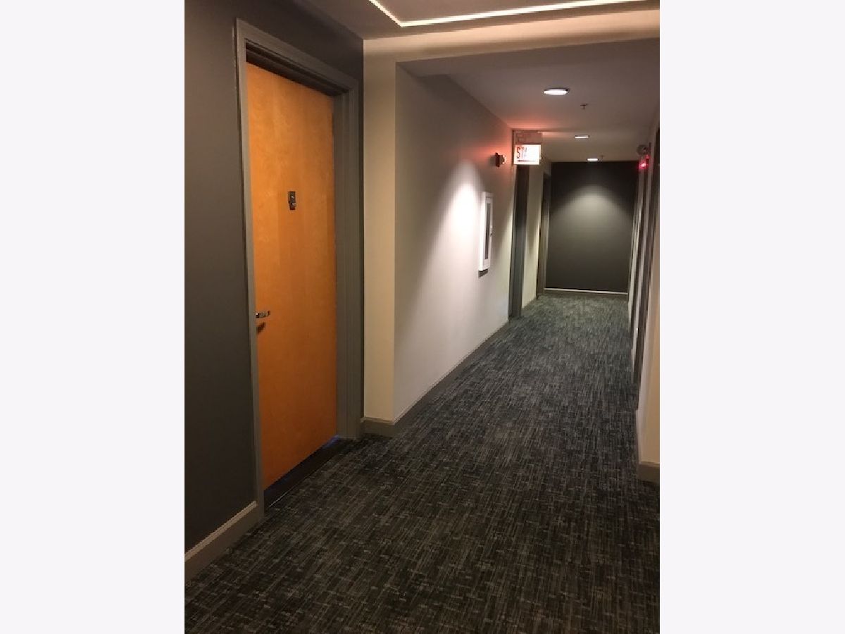 Condominiums Rented Huron Pointe Chicago Illinois, 421 Huron