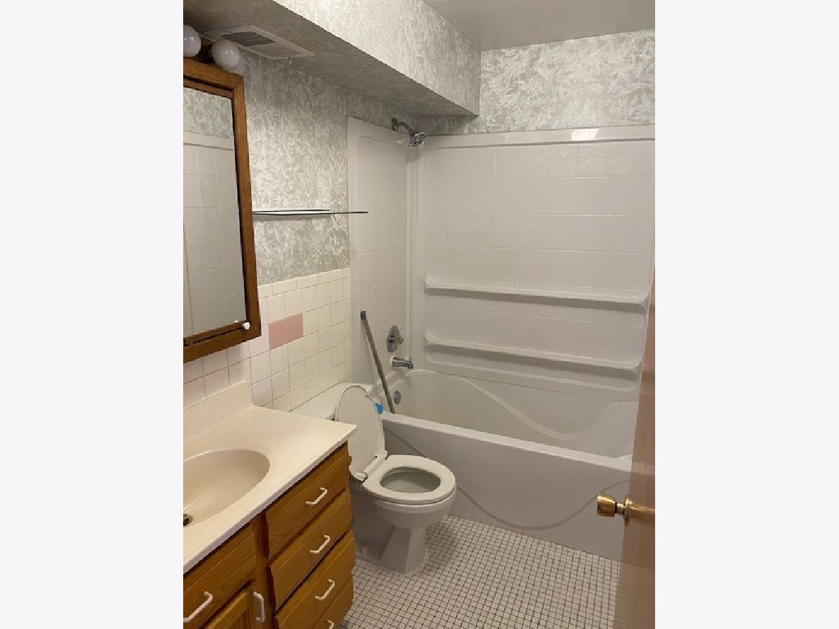 Condominiums Sold Williamsburg Palatine Illinois, 225 Johnson