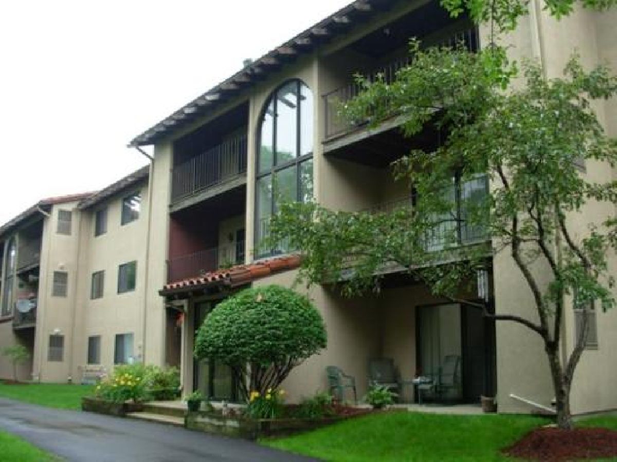 Condominiums Rented River Glen Lombard Illinois, 21W581 North