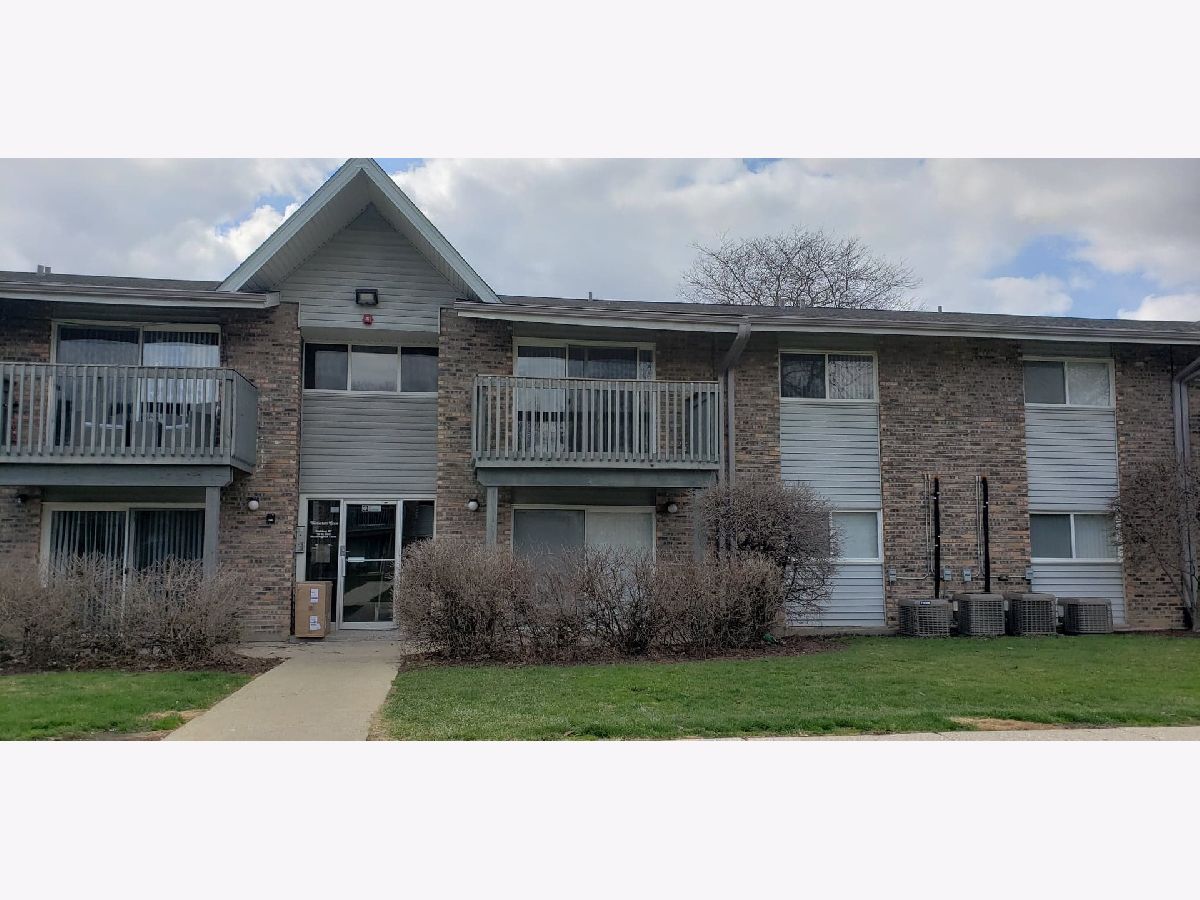Condominiums Rented Waterfall Glen Willowbrook Illinois, 16W505 Mockingbird