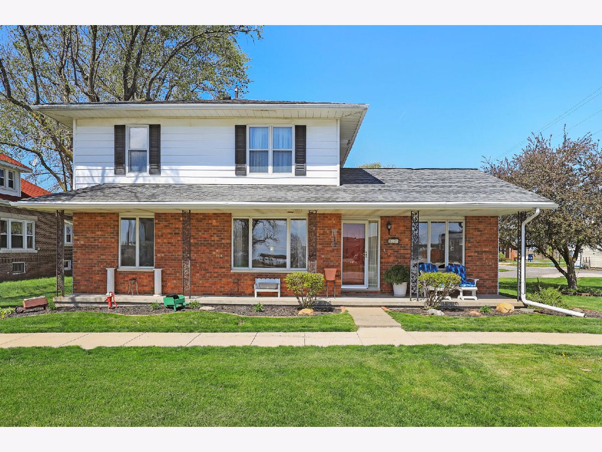  Sold Royal Illinois, 112 Main