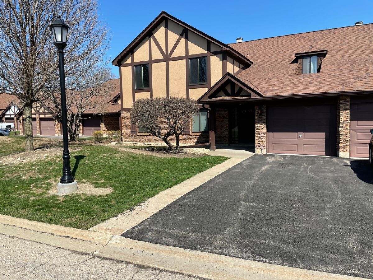 Briarcliffe Lakes Wheaton IL, Condos & Townhomes For Sale & For Rent