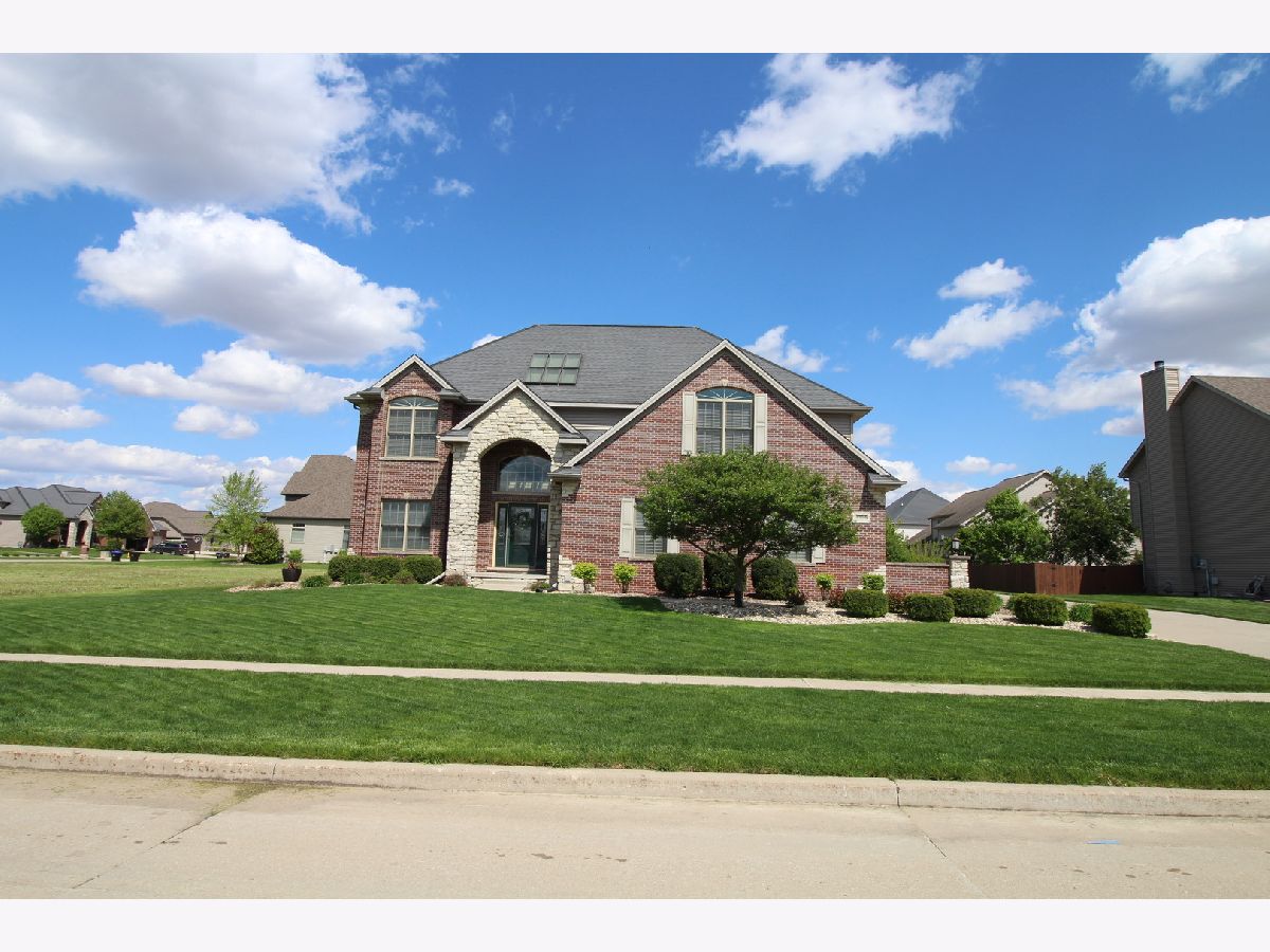 Homes & Condos & Townhomes Sold Eagle View Estates Bloomington Illinois, 2303 Riverwoods