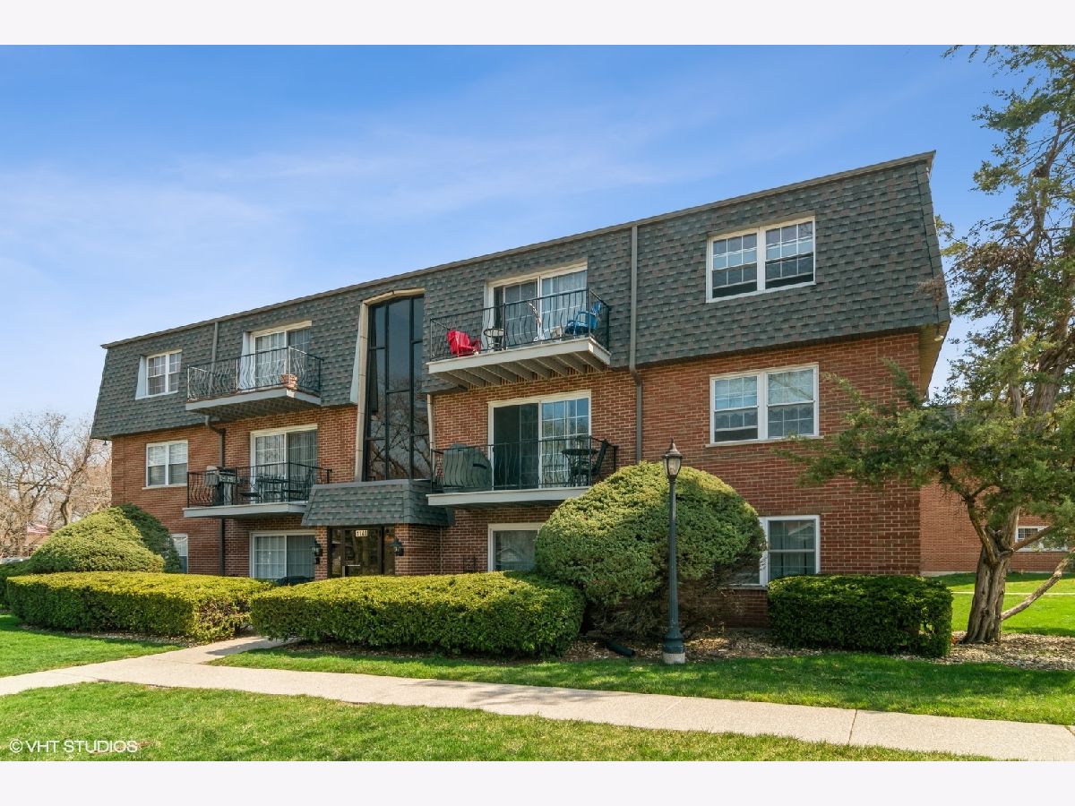 Condominiums Sold Oakwood Glen La Grange Highlands Illinois, 1140 64th