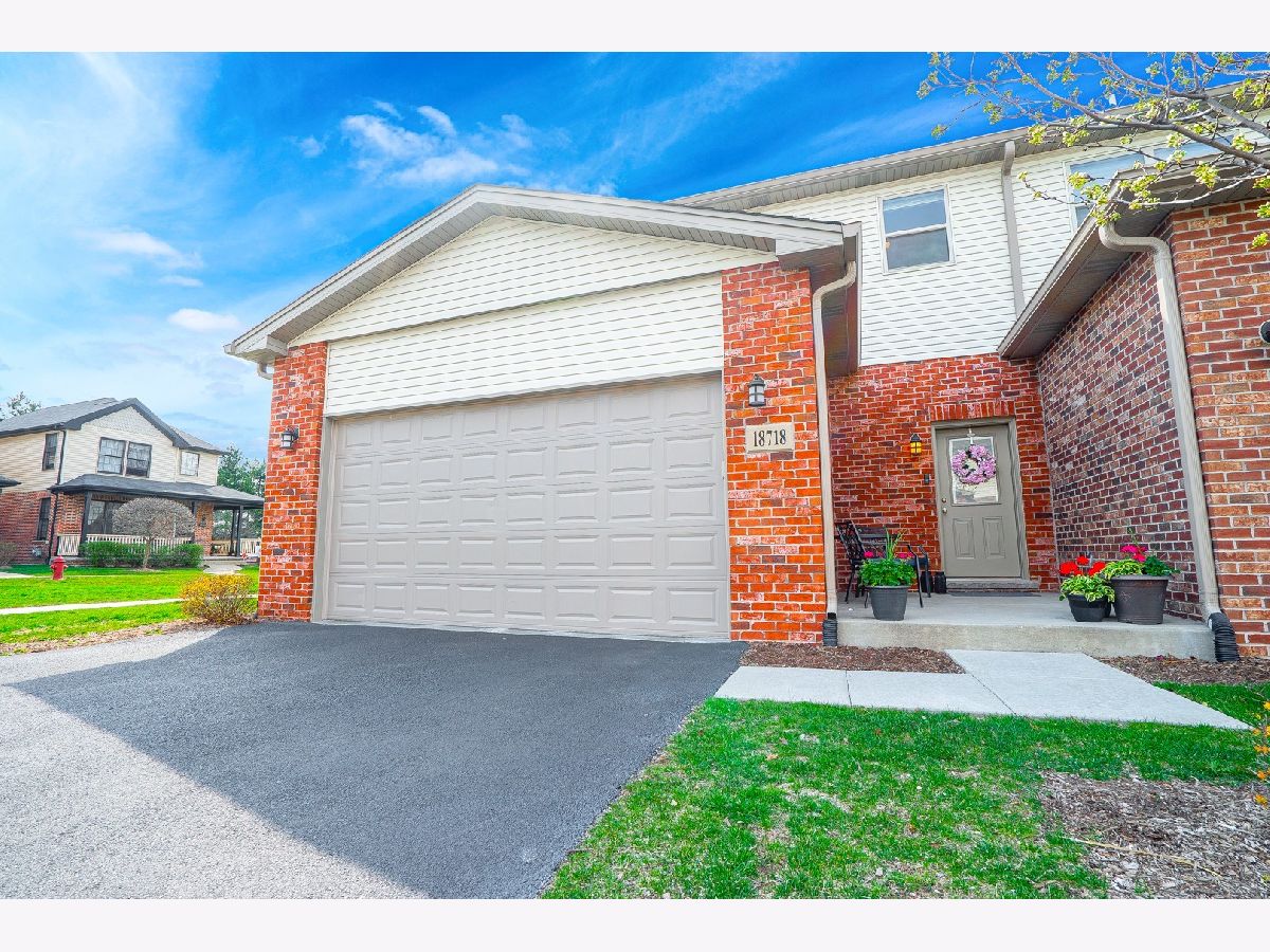 Townhomes Sold Old Mill Pond Mokena Illinois, 18718 Mill Creek