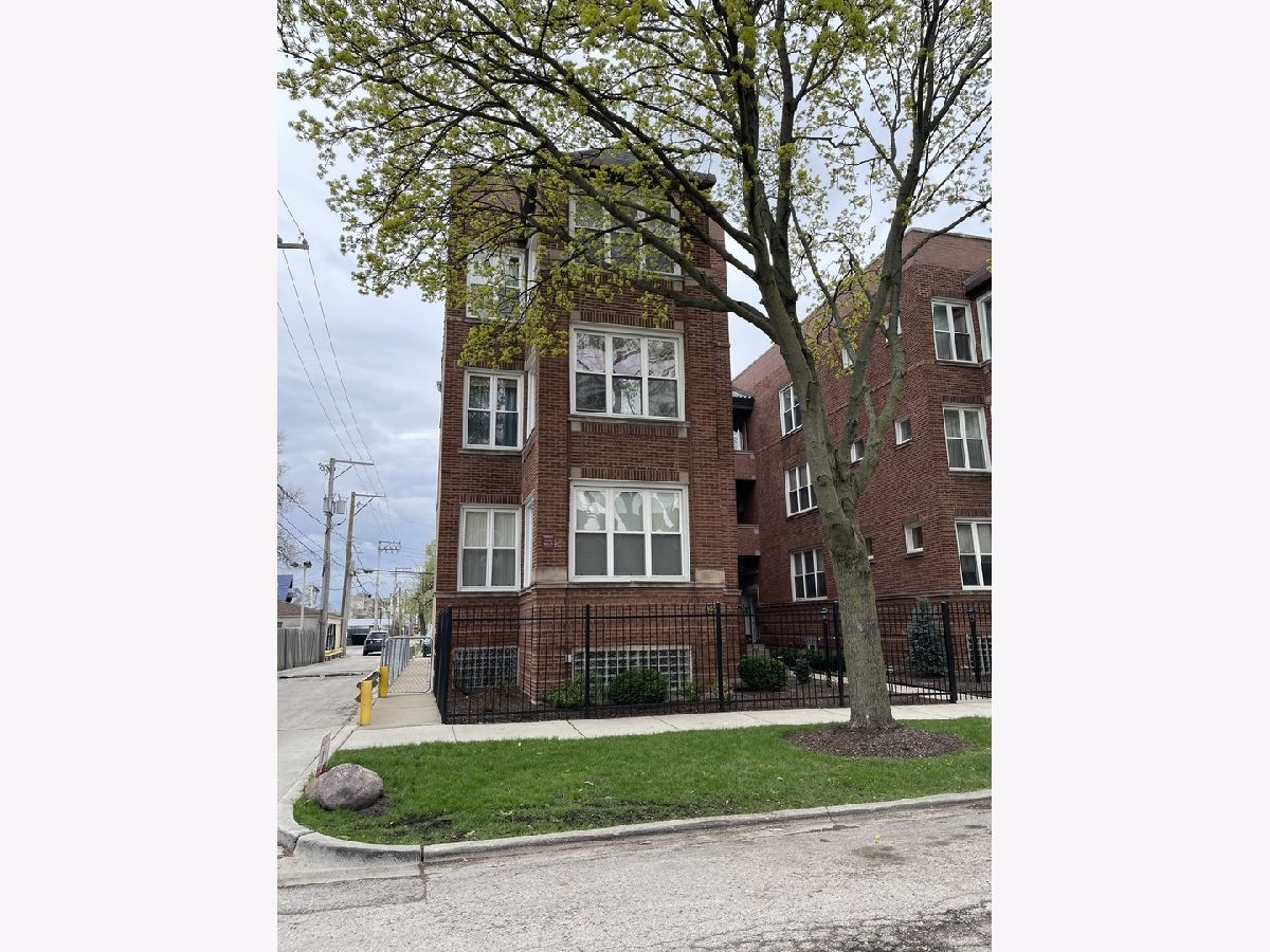 Condos & Townhomes & Homes Sold Portage Park Condos Chicago Illinois, 4815 Hutchinson