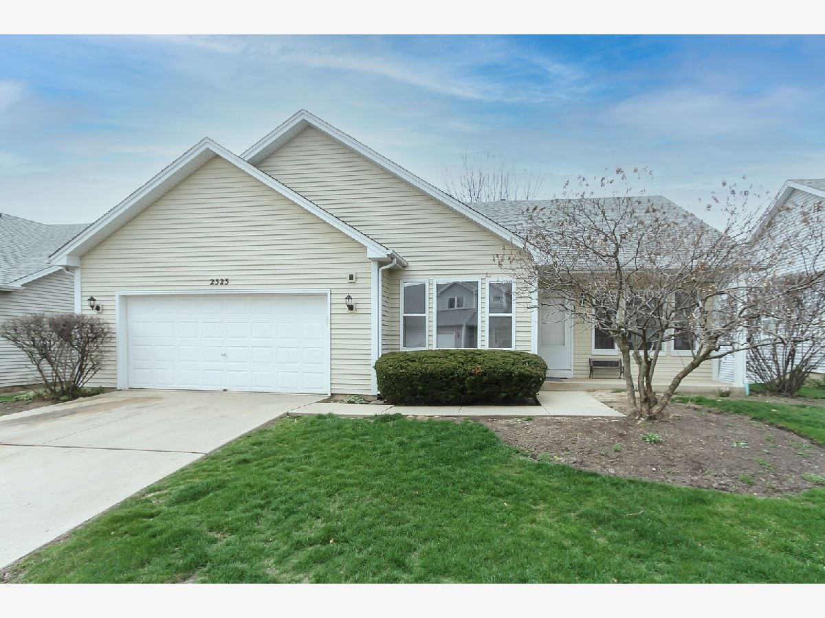 Homes & Townhomes & Condos Sold Highland Springs Elgin Illinois, 2323 Bluejay