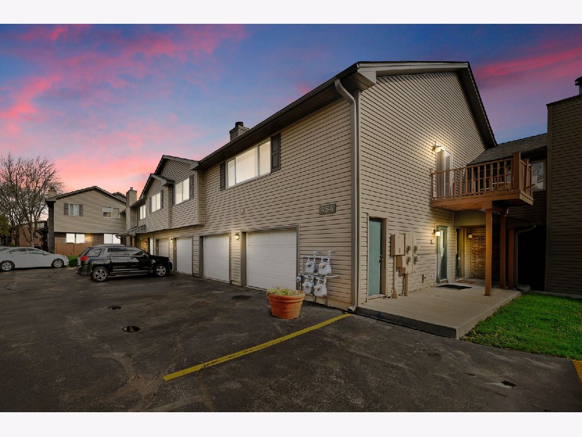 Condominiums Sold The Woods Of River Valley Naperville Illinois, 454 Valley