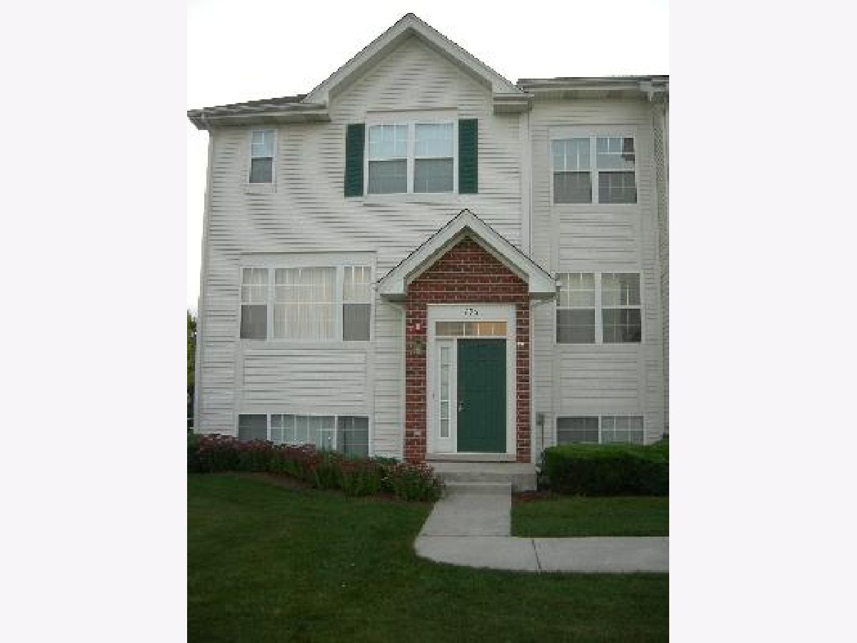 Townhomes & Condos Rented River Mill Crossings Wheeling Illinois, 696 River Mill