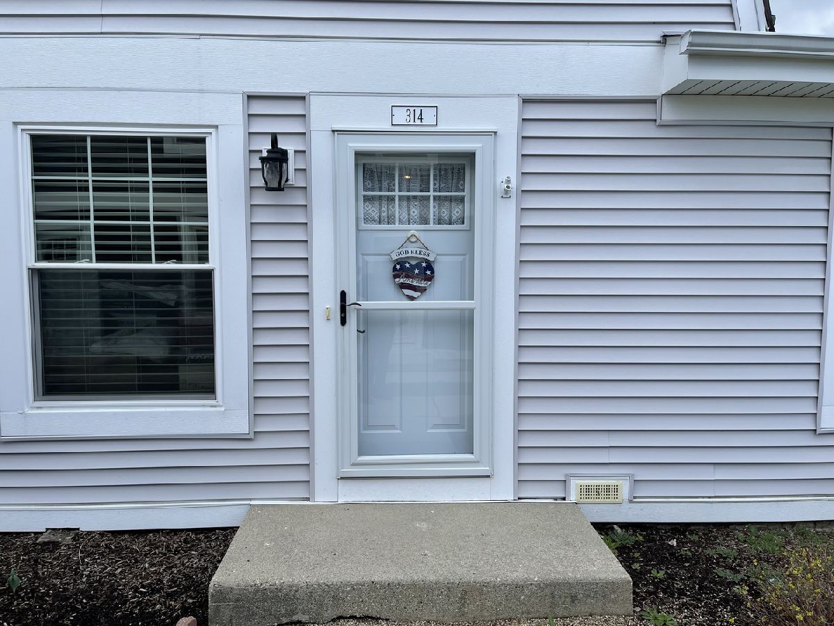 Plymouth Farms Vernon Hills IL, Townhomes & Condos & Homes For Sale