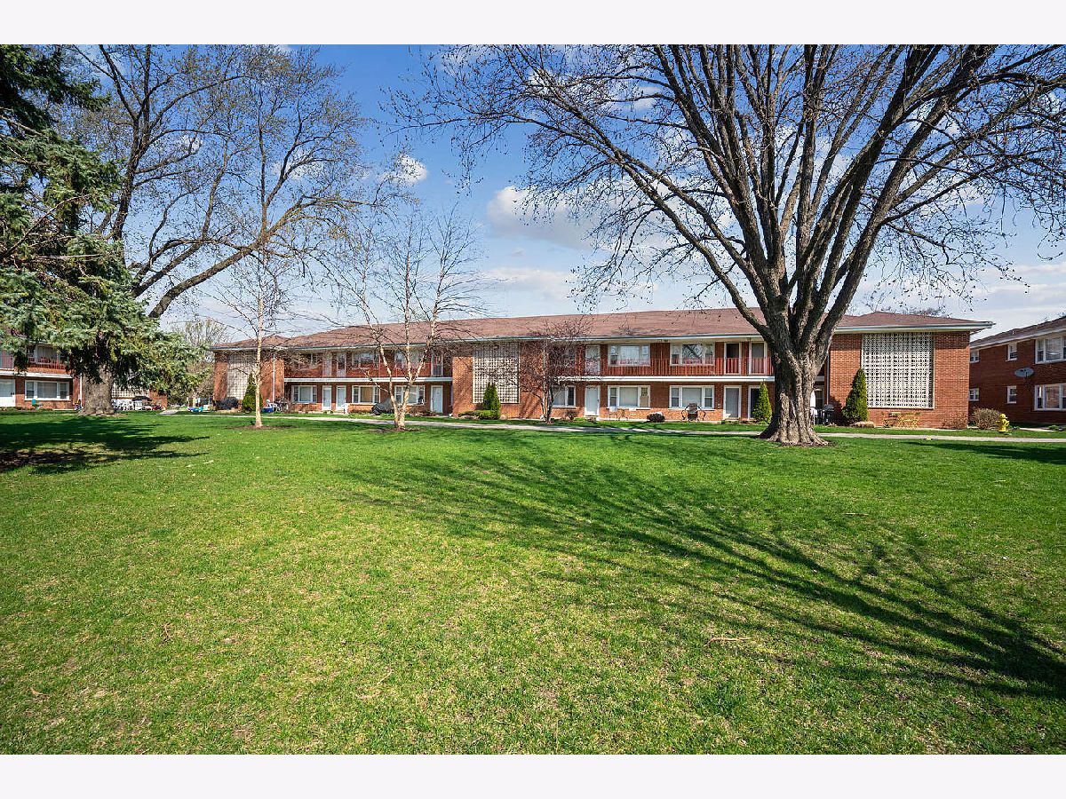 Condominiums Sold Holiday Lane Des Plaines Illinois, 1103 Holiday