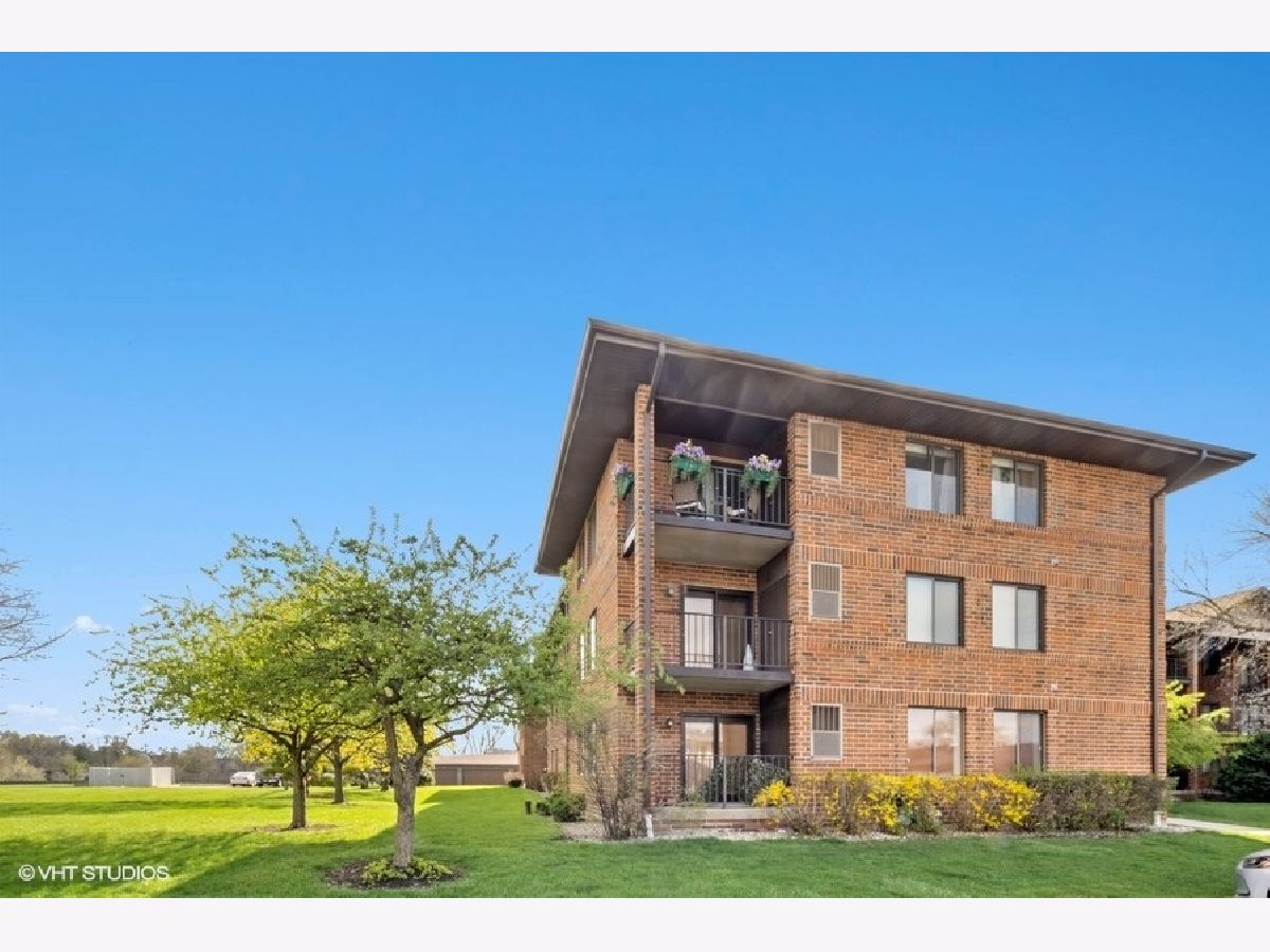 Condominiums Sold Maercker Point Westmont Illinois, 5703 Cass
