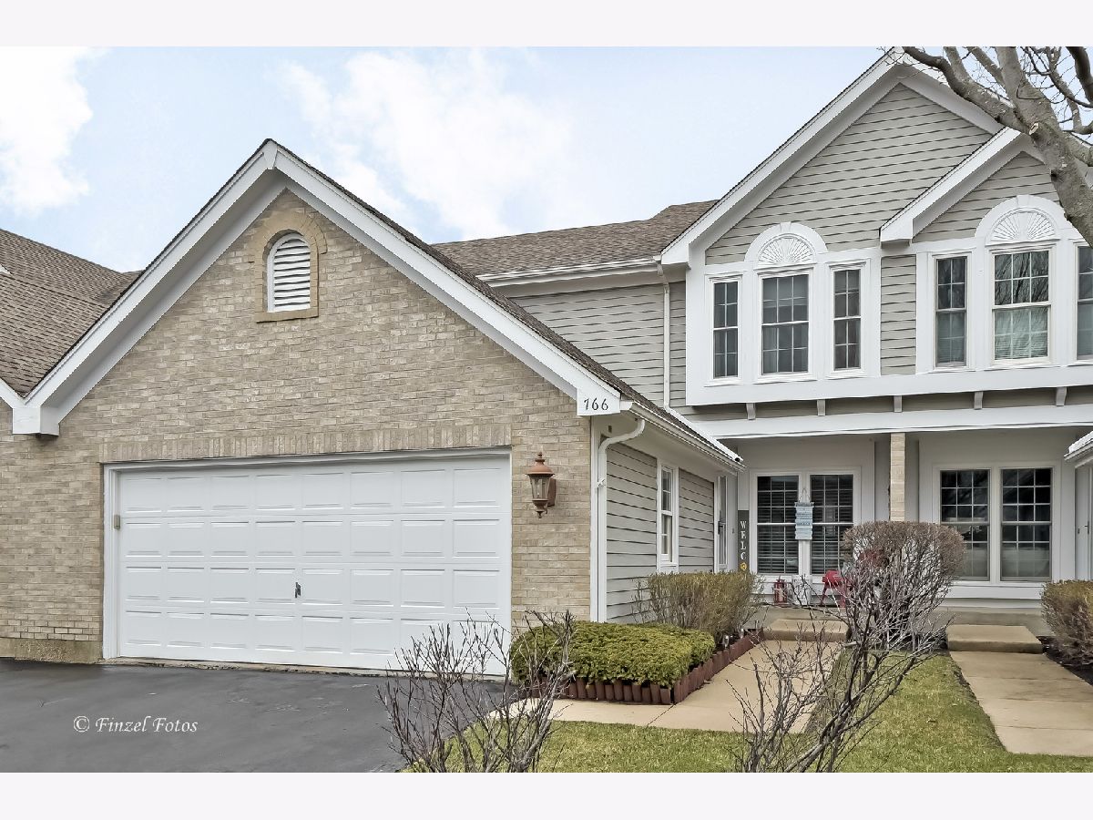 Townhomes Sold Regency Park Crystal Lake Illinois, 766 Regency Park