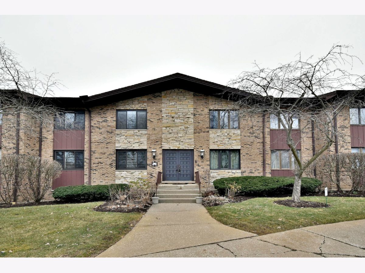 Homes & Condominiums Sold Carriage Green Darien Illinois, 1640 Royal Oak