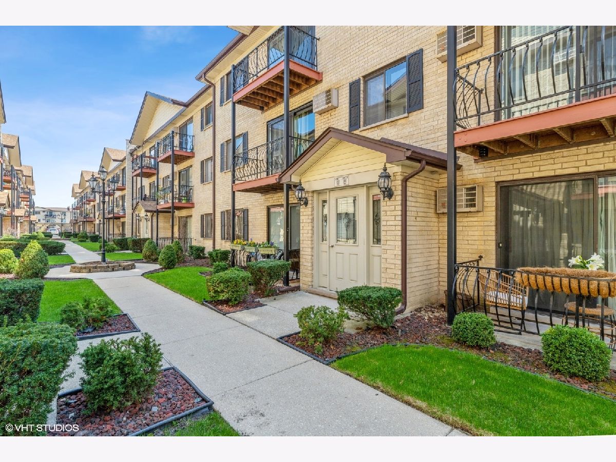 Condominiums Sold Forest Villa Chicago Illinois, 5147 East River