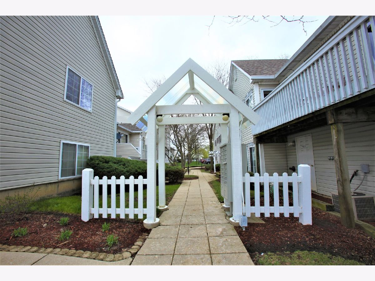 Townhomes & Condos Rented Town Centre Park Bolingbrook Illinois, 308 Autumn Wind