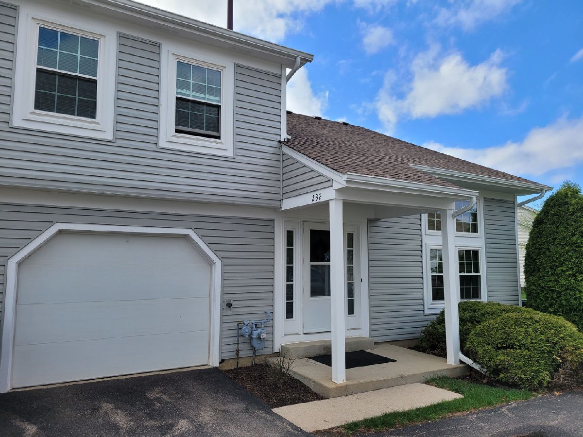 Townhomes Sold Southgate Manors Streamwood Illinois, 232 Acorn
