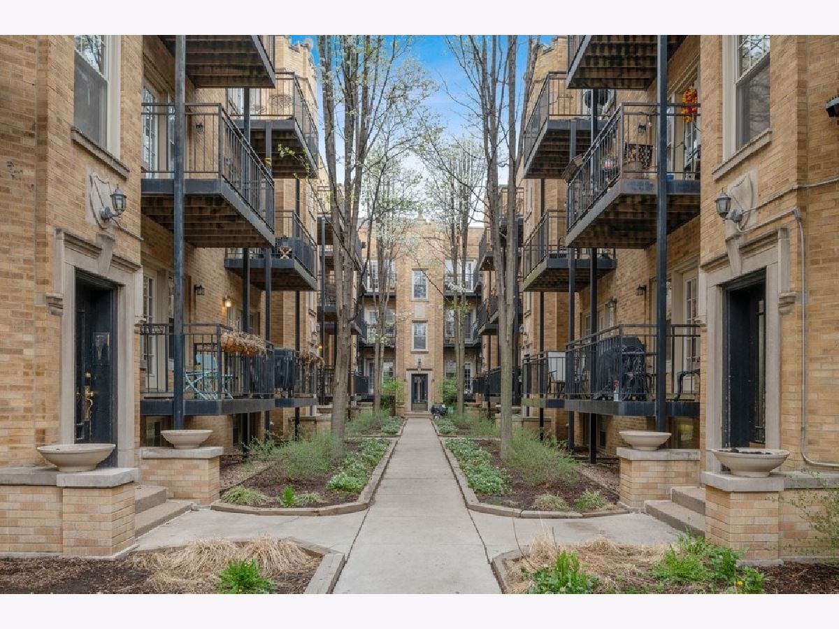 Condominiums Sold Lincoln Park Terrace Chicago Illinois, 2237 Lincoln
